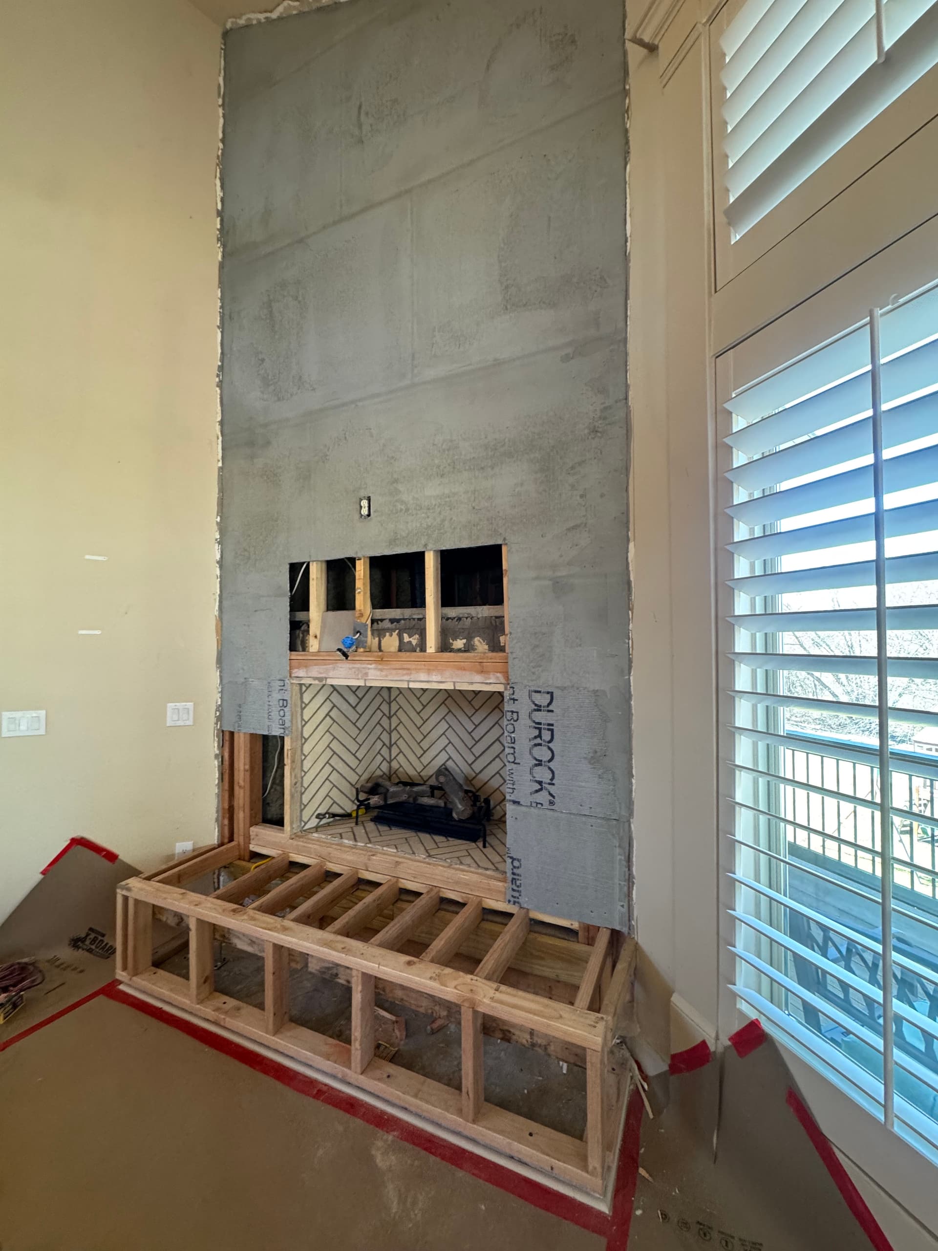 Chic Stucco Makeover for a Modern Living Room