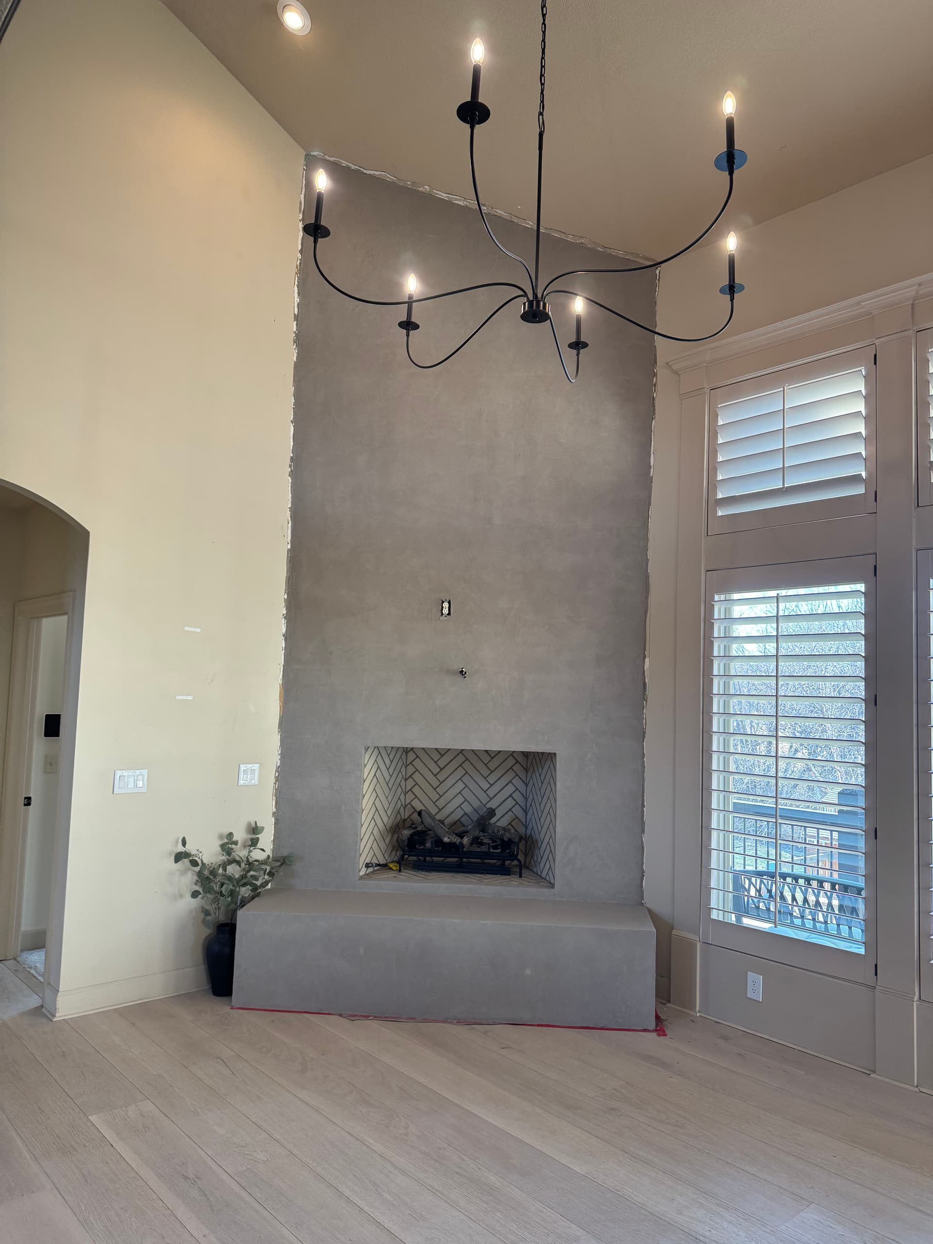 Chic Stucco Makeover for a Modern Living Room